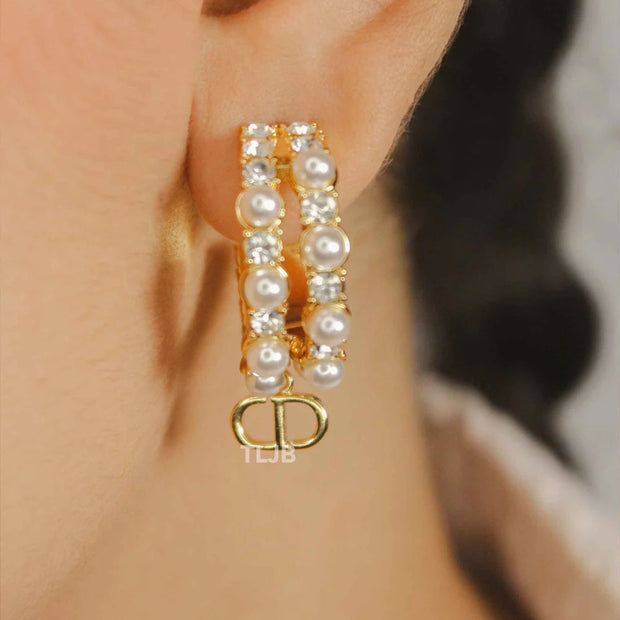 Alphabet CD pearl round earrings