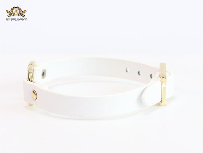 Alphabet V leather bracelet - white