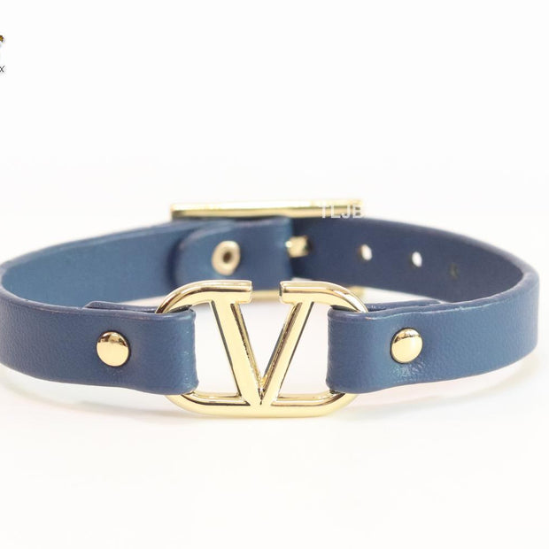 Alphabet V leather bracelet - blue