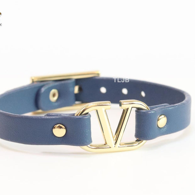 Alphabet V leather bracelet - blue