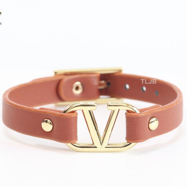 Alphabet V leather bracelet - rust