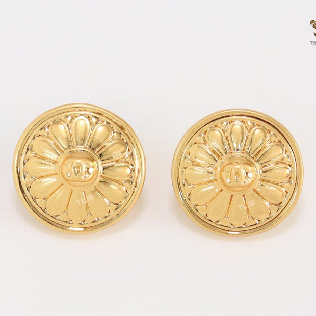 Double C old flower embossed studs