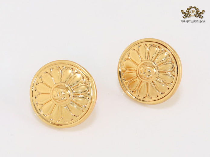Double C old flower embossed studs