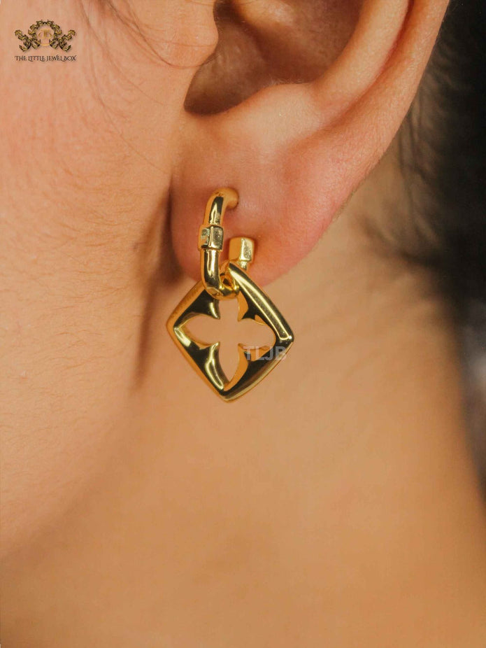 Alphabet L&V Gold petal motif dangle