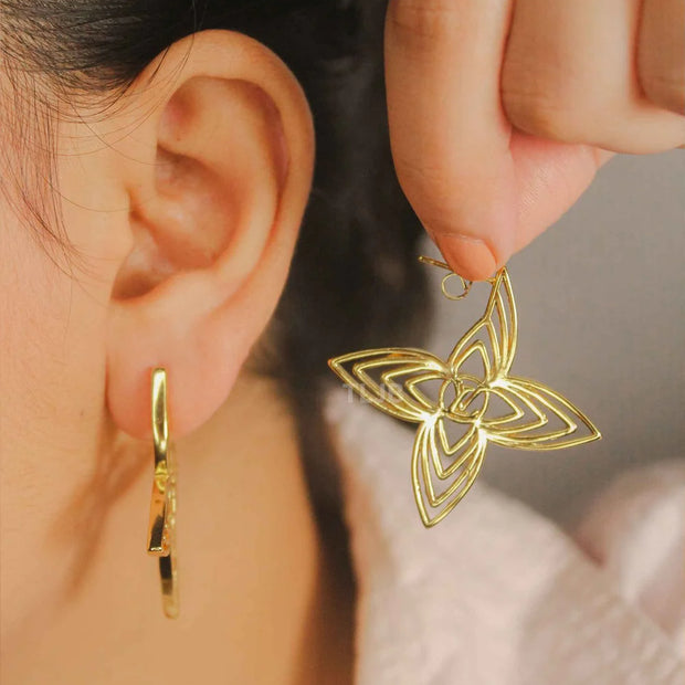 Alphabet L&V gold spike flower earrings