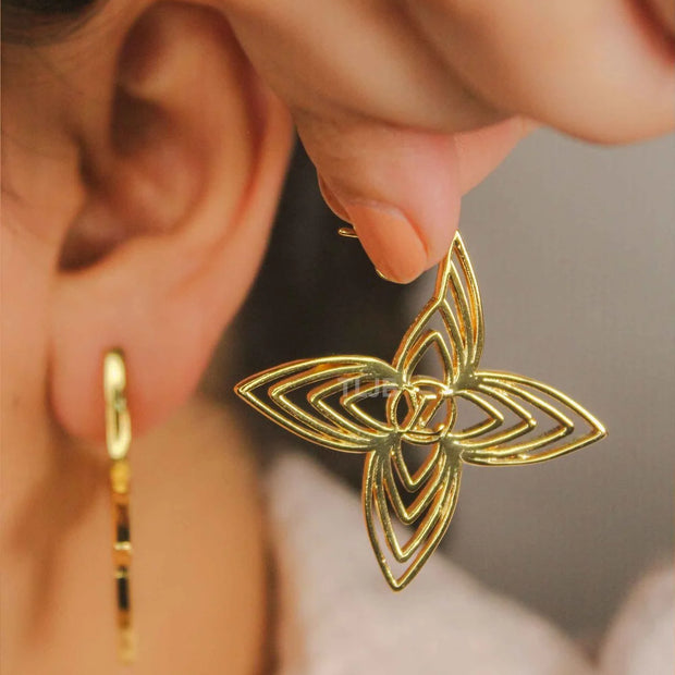 Alphabet L&V gold spike flower earrings