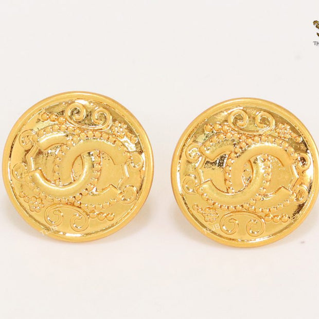 Double C textured round studs