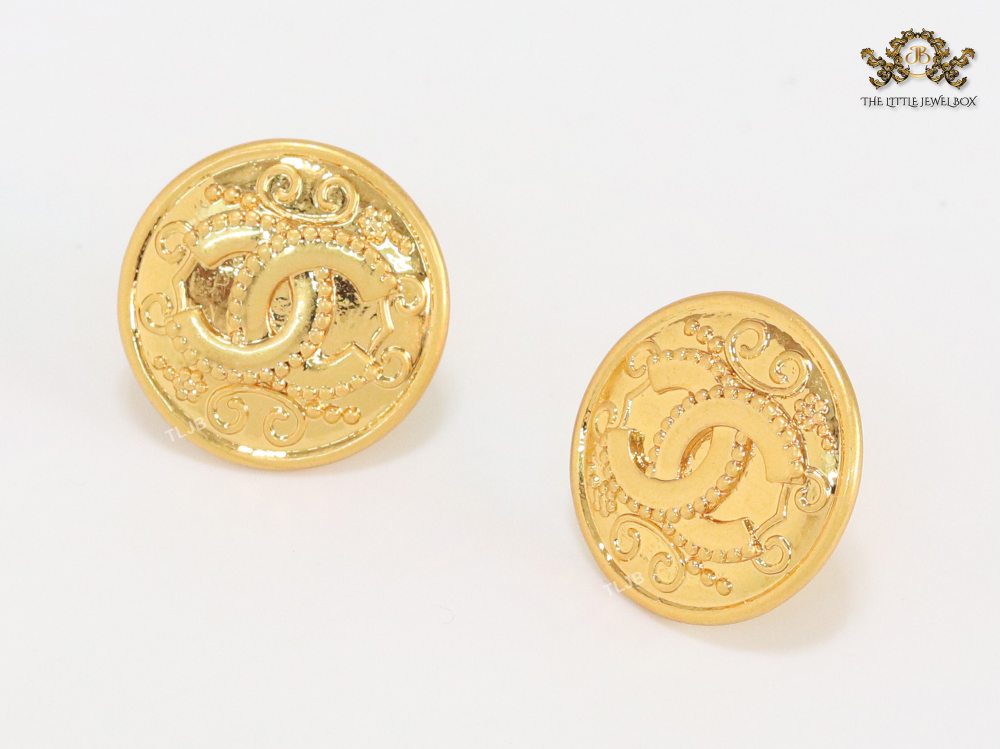 Double C textured round studs