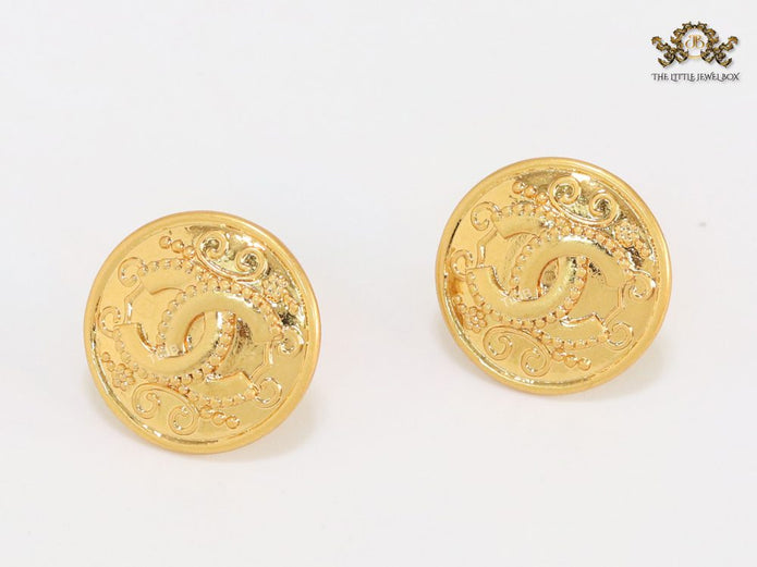 Double C textured round studs