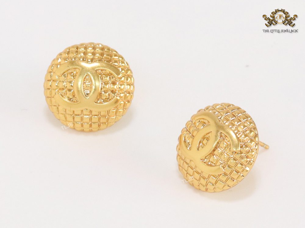 Double C mesh round studs