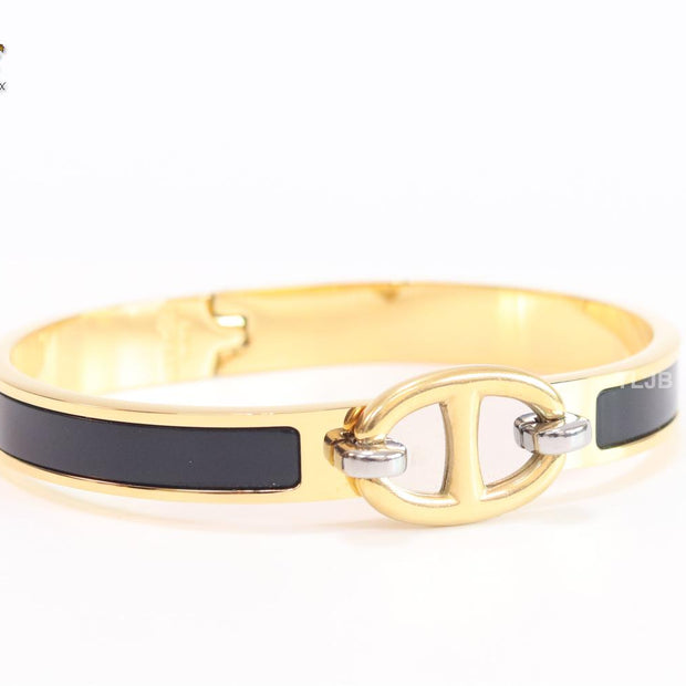 Alphabet H black sleek bracelet