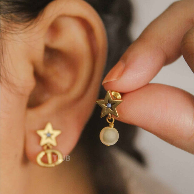 Alphabet CD Pearl and Star mismatch earrings