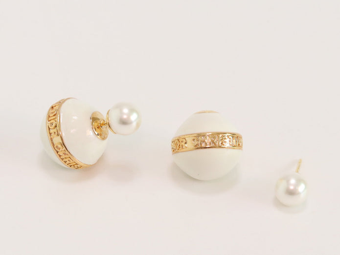 White pearls gold motif studs