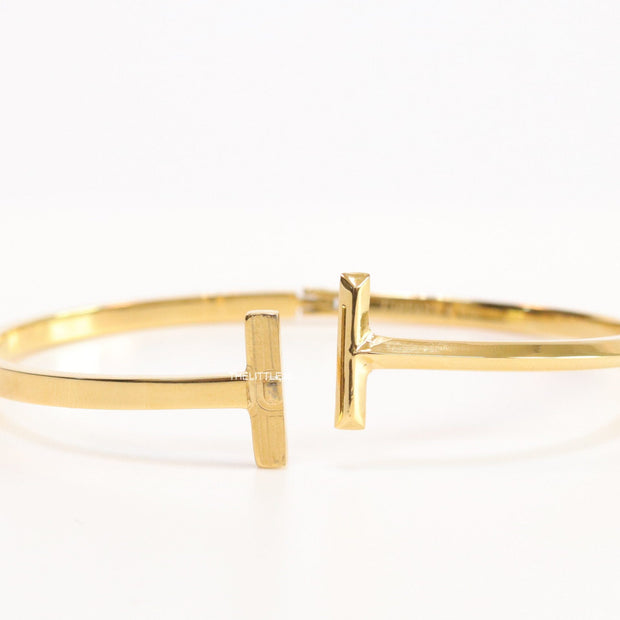 Gold plated bracelet with T motif centre