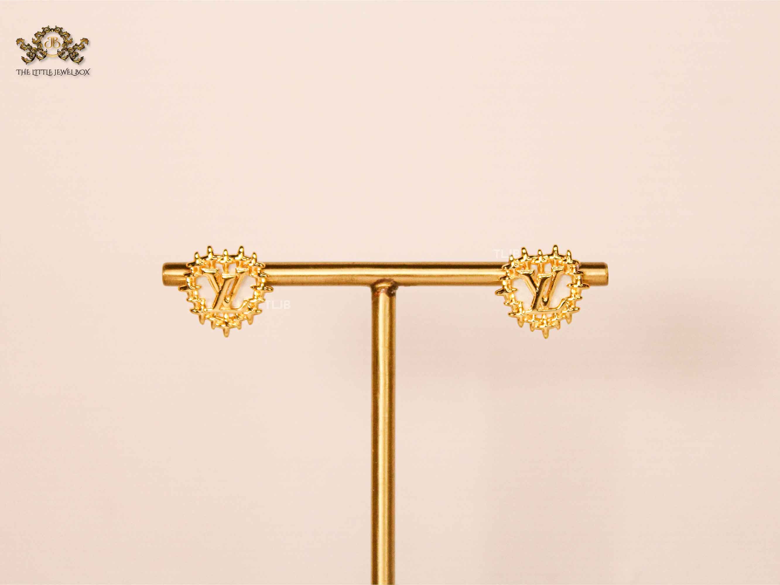 Heart shaped L&V Stud in White MOP & Gold