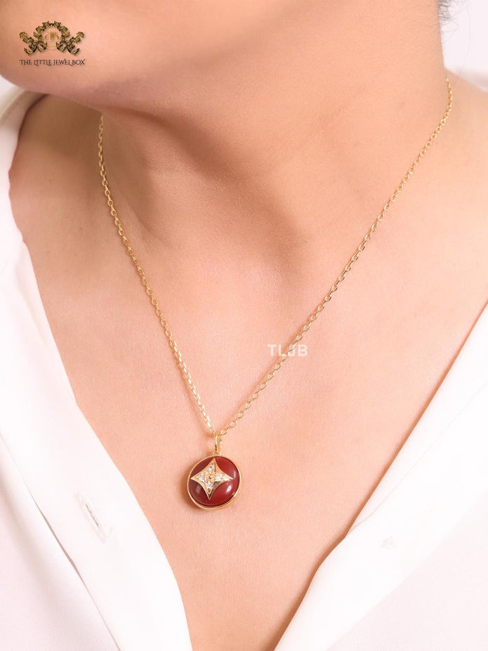Red clover with enamel chain