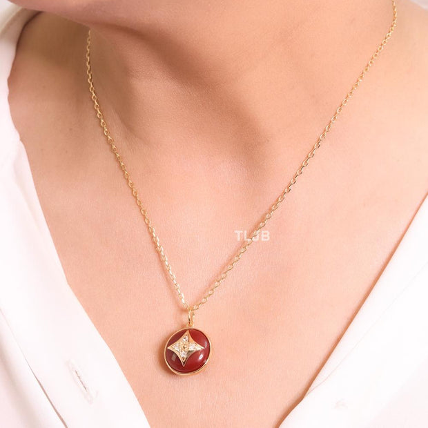 Red clover with enamel chain