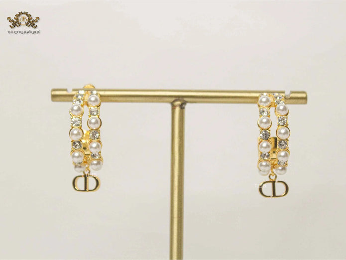 Alphabet CD pearl round earrings