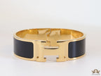 Openable H motif 18mm black bracelet in a shiny gold plating