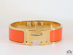 Openable H motif orange bracelet 18mm wide in a shiny gold plating