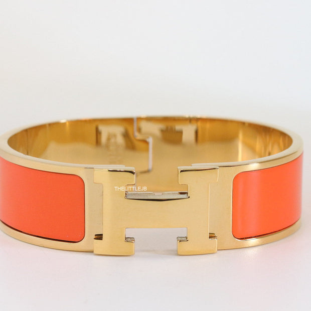 Openable H motif orange bracelet 18mm wide in a shiny gold plating