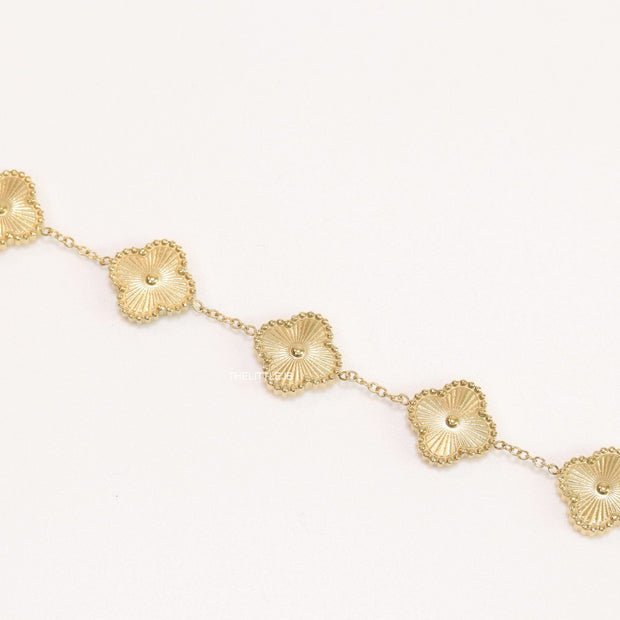 Gold plated chain bracelet with flower motifs
