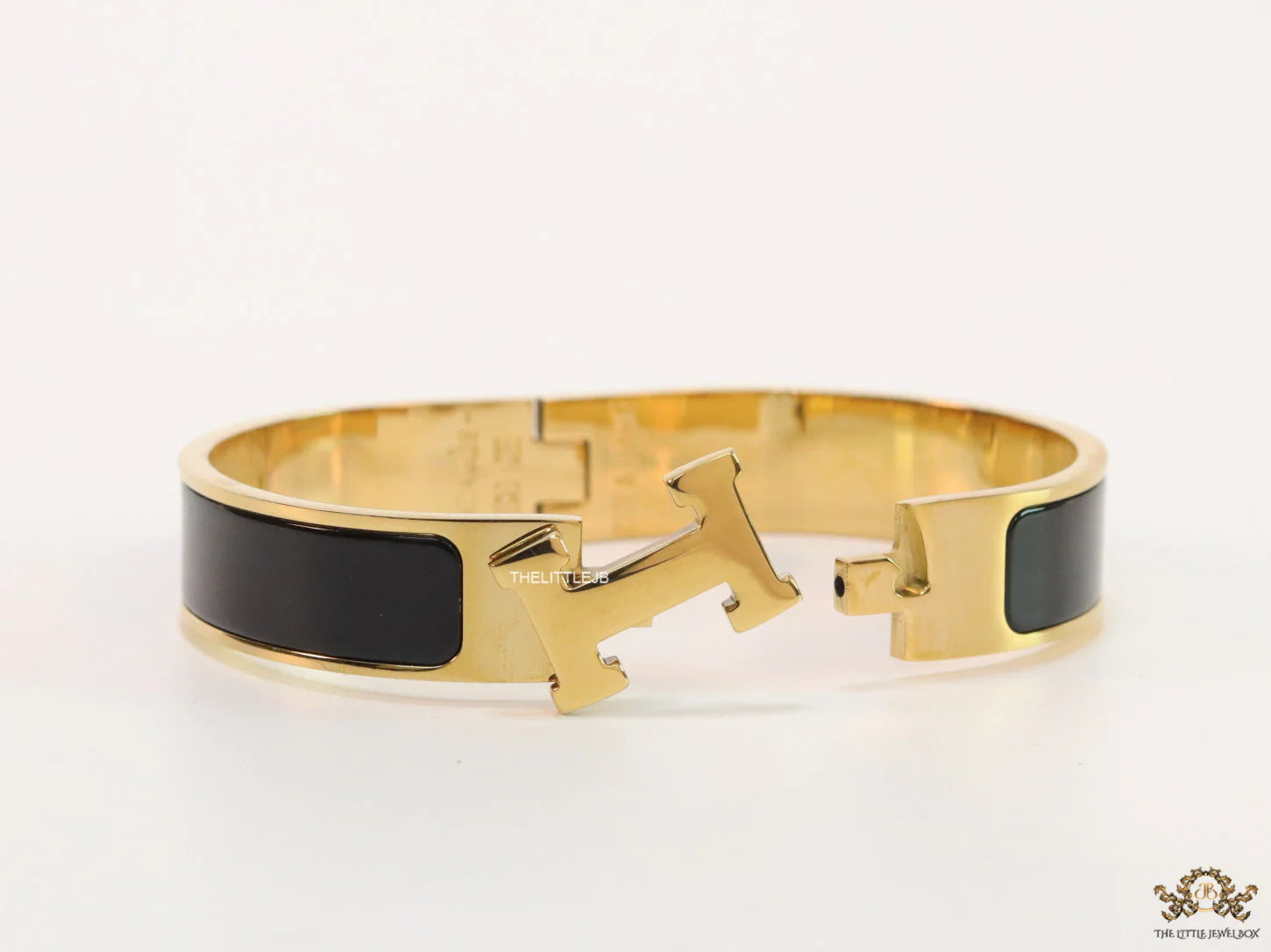 Alphabet H Black 12 mm  Bracelet in gold