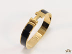 Alphabet H Black 12 mm  Bracelet in gold