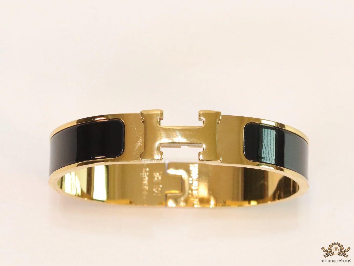 Alphabet H Black 12 mm  Bracelet in gold