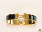 Alphabet H Black 12 mm  Bracelet in gold