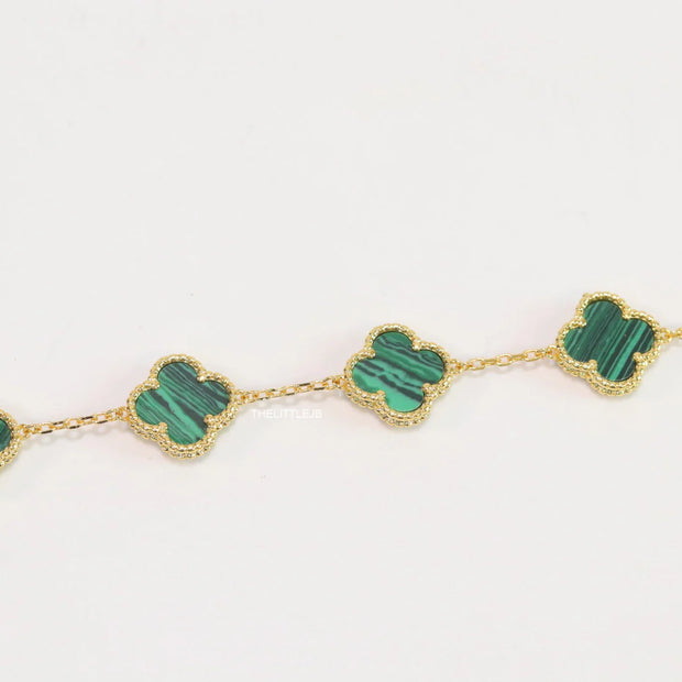 Gold plated chain bracelet with clovers in malachite green