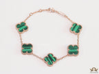 Rose gold plated chain bracelet with clovers in malachite green
