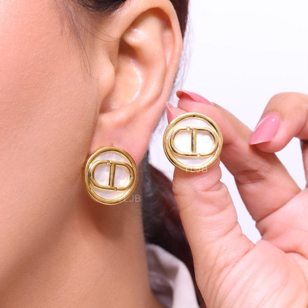Gold Round Alphabet C & D earrings