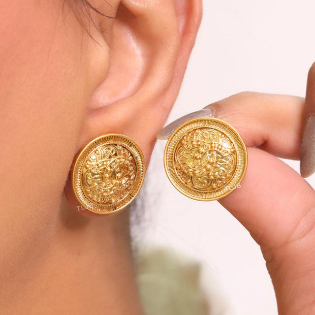 Double C embossed studs