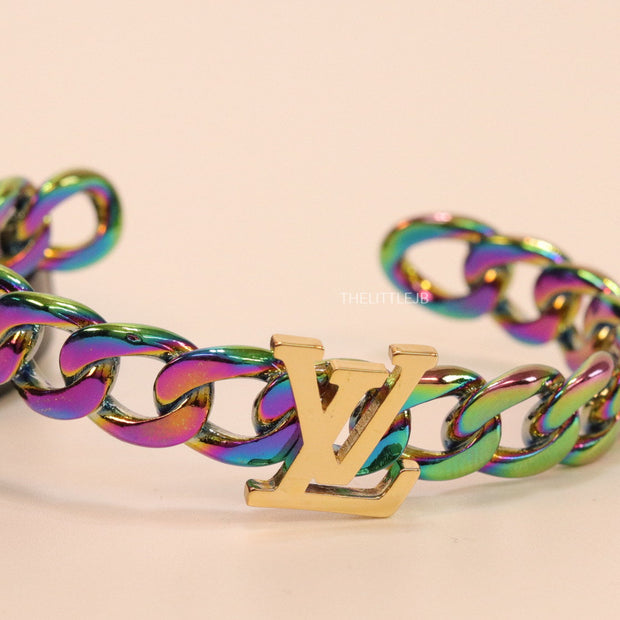 Multicoloured link chain bracelet with alphabets