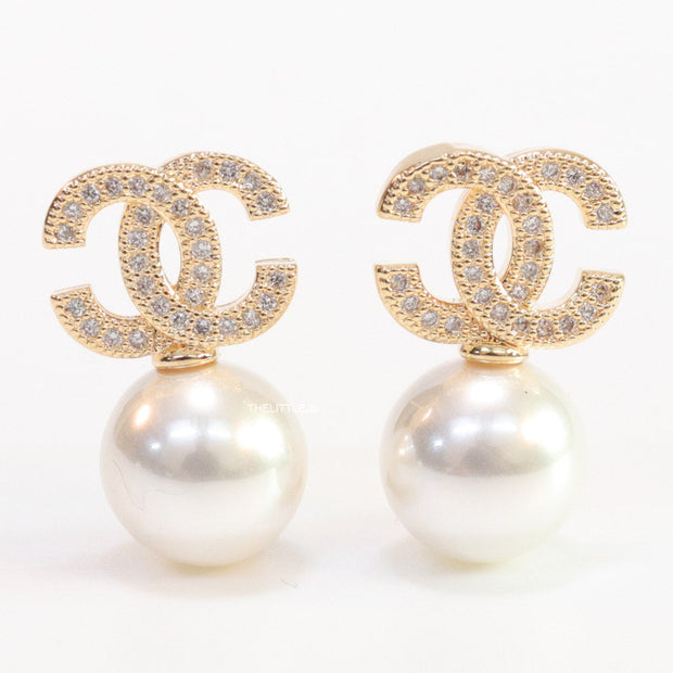 Twin C motif stud in gold and cz with pearl drop