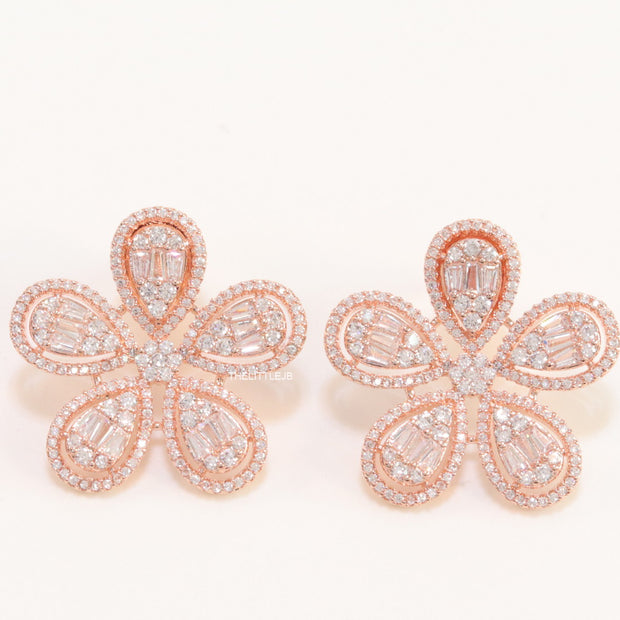 Shiny floral stud earrings in rose gold and cz