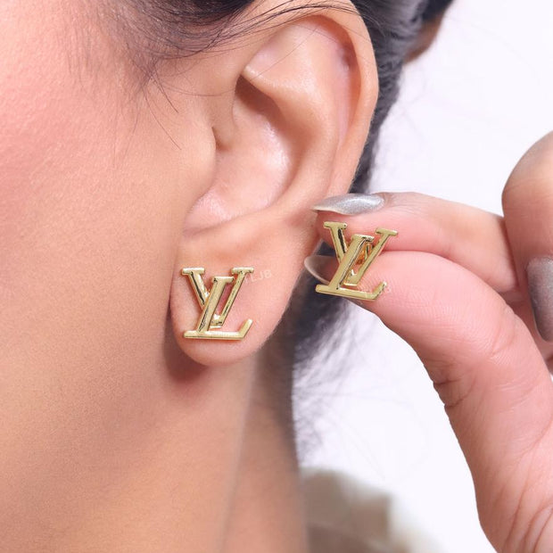 Alphabet L gold studs