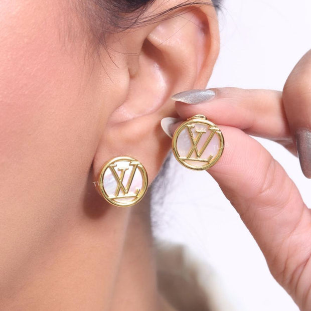 Alphabet L gold round studs 16mm