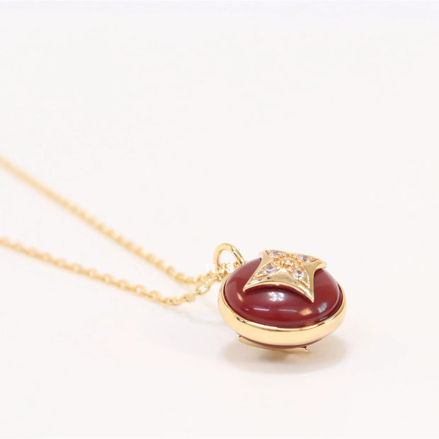 Red clover with enamel chain