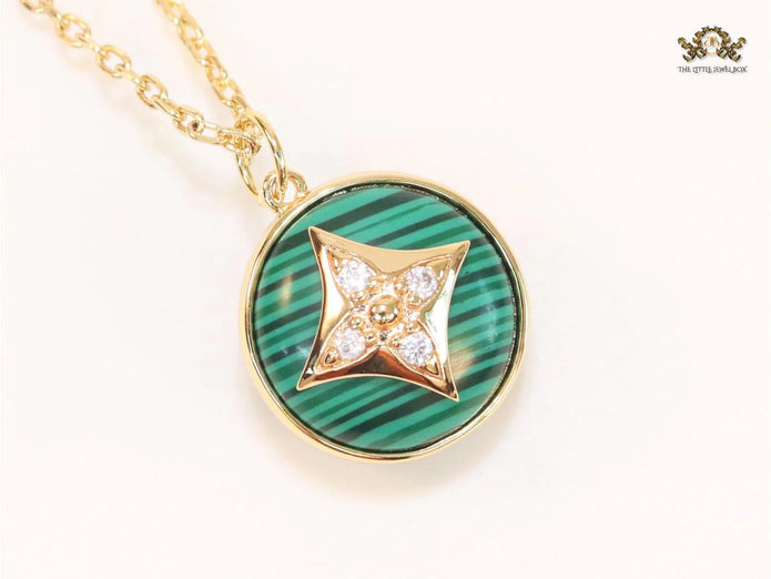 Green clover with enamel chain