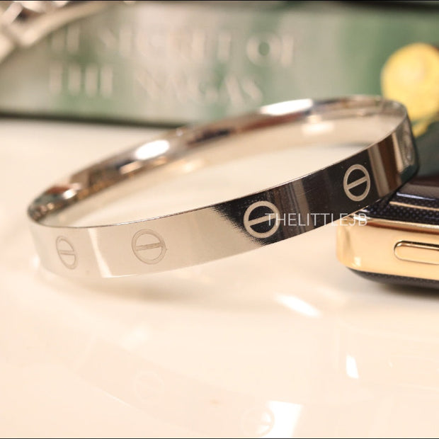 Men's bracelet with screws in platinum finish