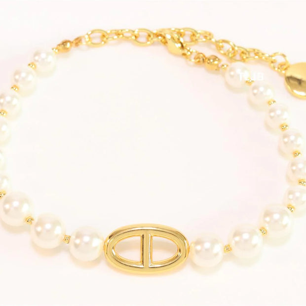 Alphabet CD pearl and gold sleek bracelet