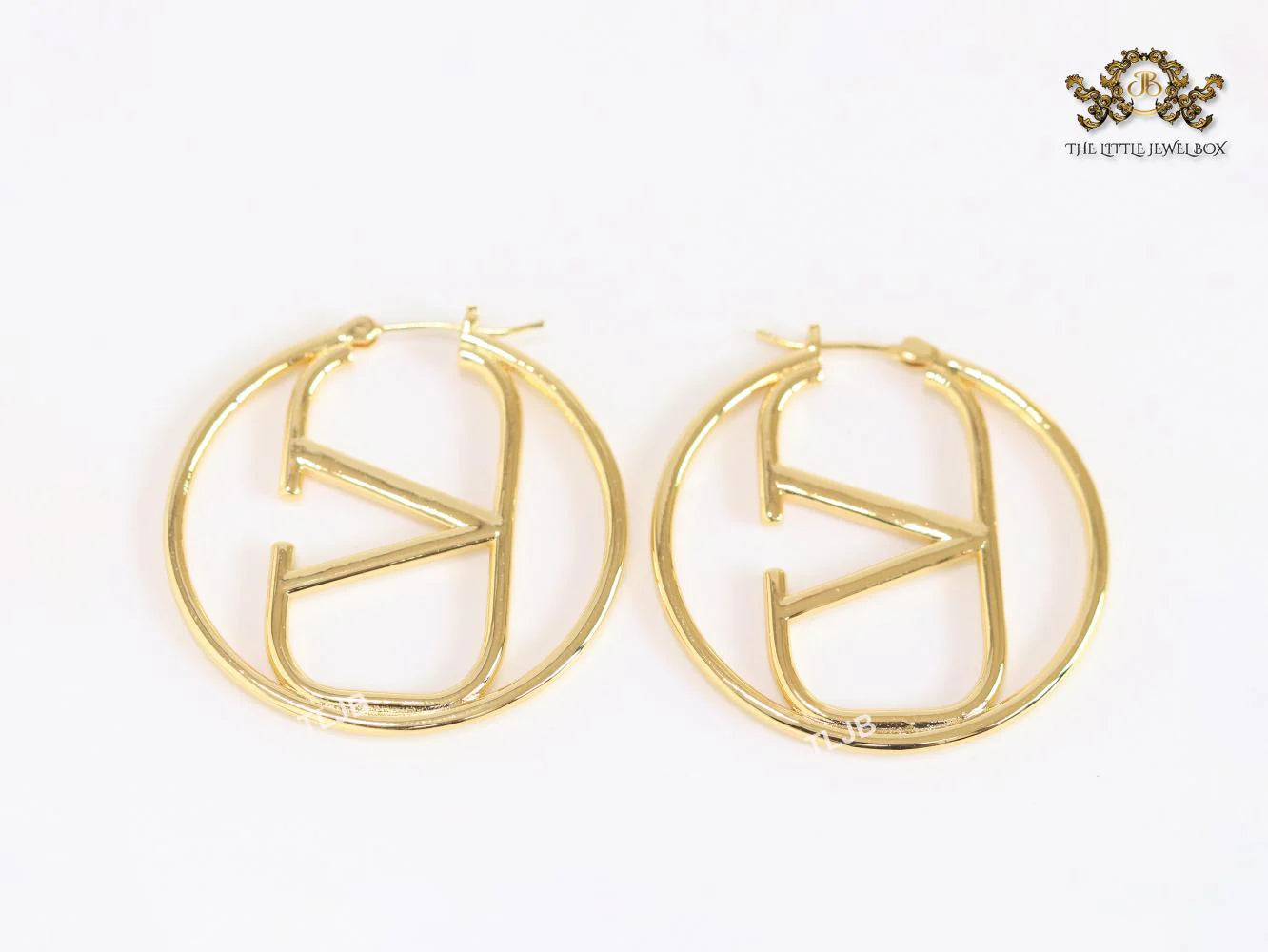 Alphabet vertical V hoops