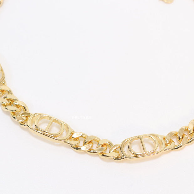 Gold plated C and pattern link chain necklace