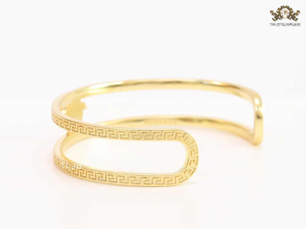 Medusa on gold bracelet