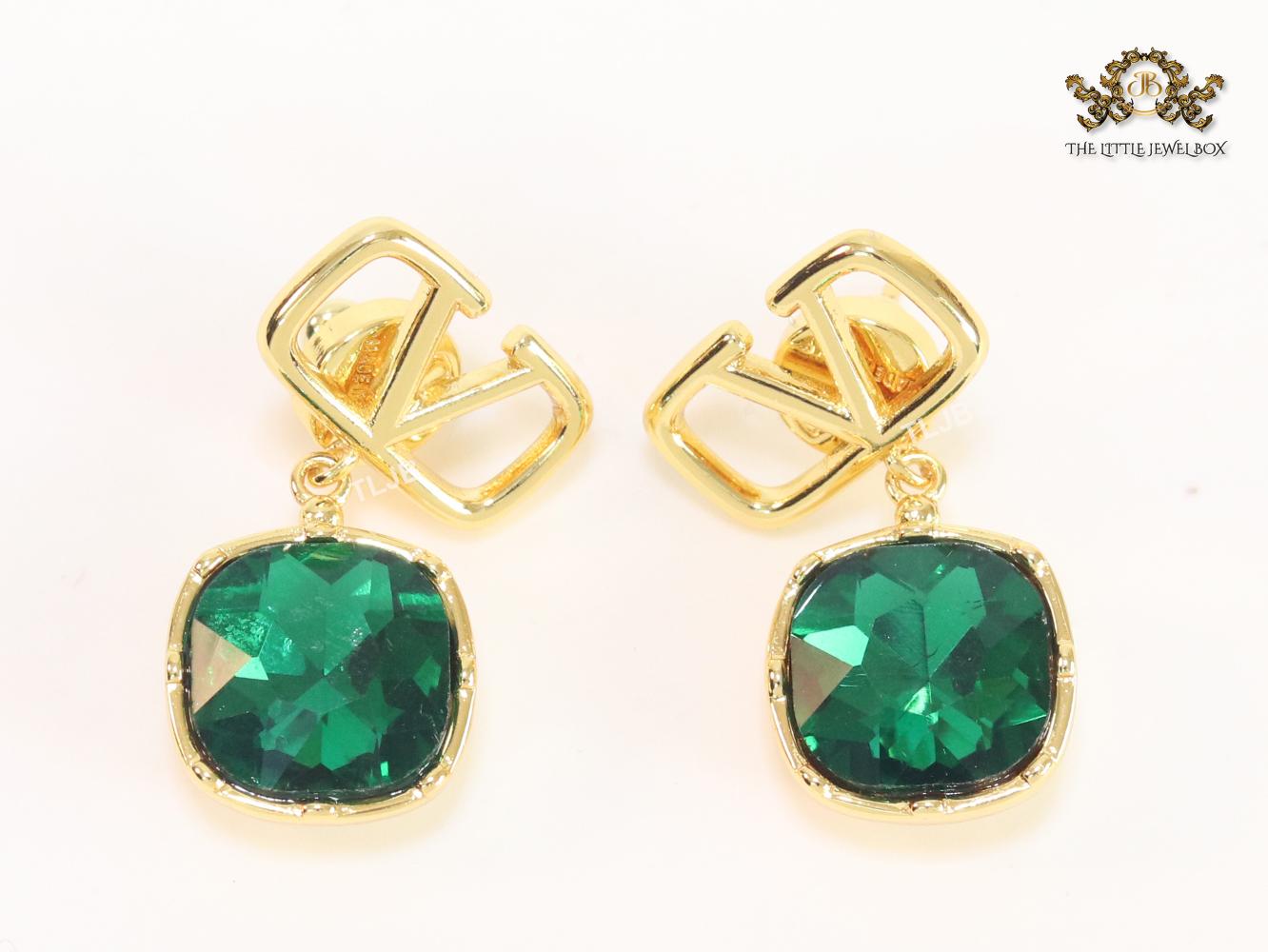 Alphabet open V and emerald stone earrings