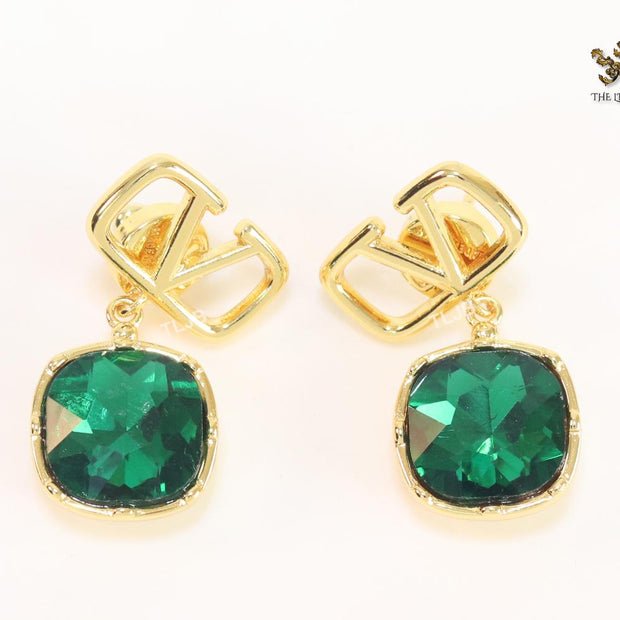 Alphabet open V and emerald stone earrings