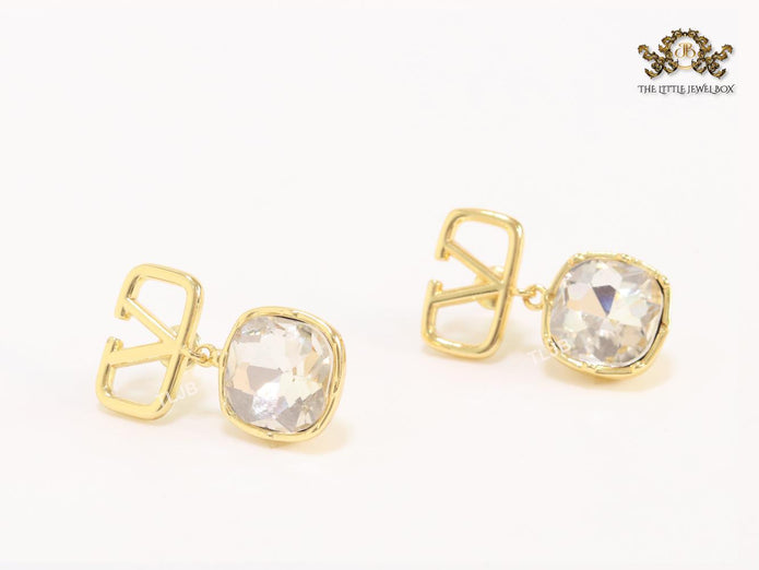 Alphabet open V and white stone earrings