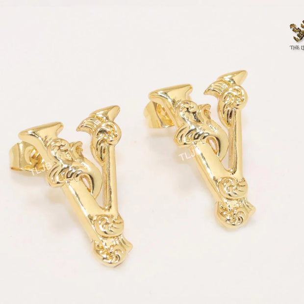 Alphabet V studs with floral details- small 20MM